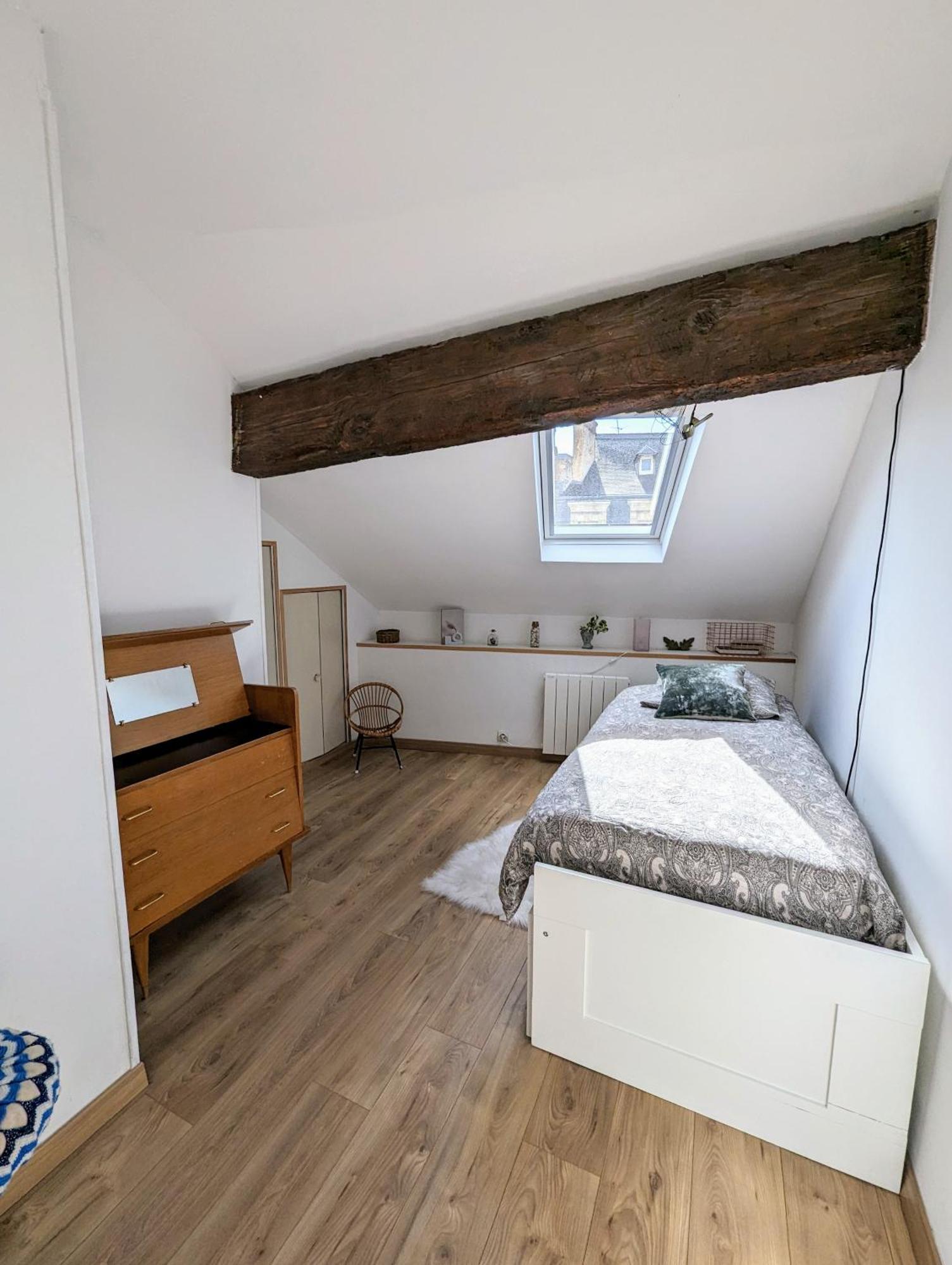 Apartment Lumineux Sous Les Toits A Pey Berland Bordeaux